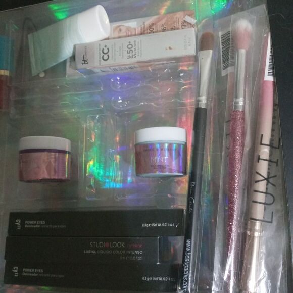 Randomized name brand makeup bundle - Picture 5 of 9